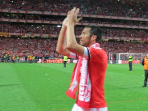 eze aplaudiendo