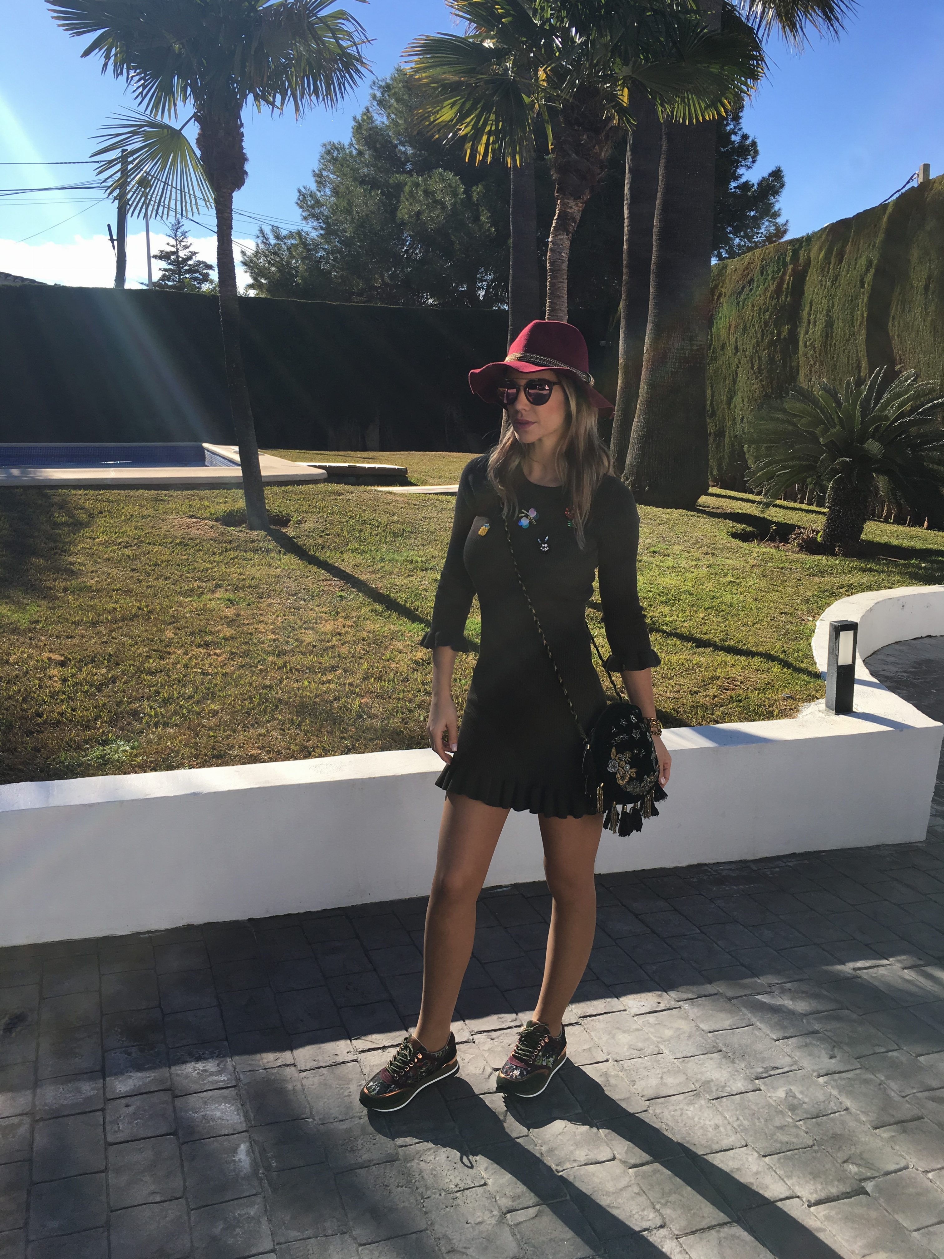 Tamara Gorro Zapatillas y sombrero